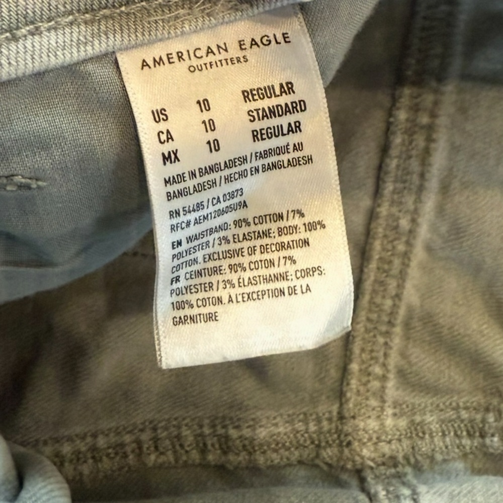 American Eagle Women’s Distressed Ripped Gray Denim Mom Jeans Size 10 - Picture 8 of 9
